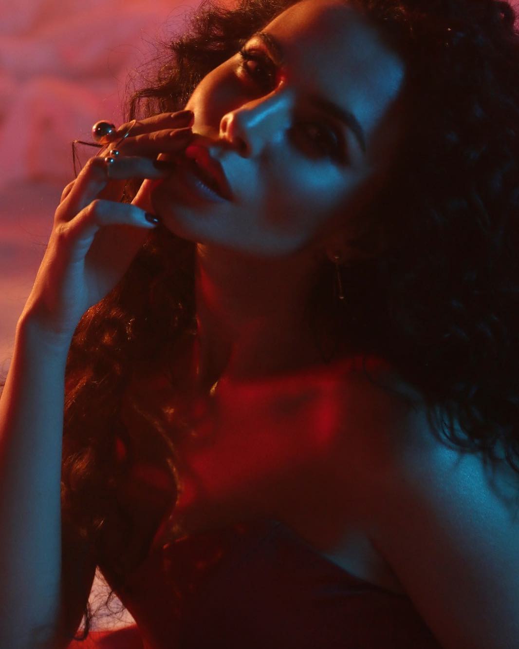 Этот манящий взгляд: Настя Каменских соблазнила чувственным фото