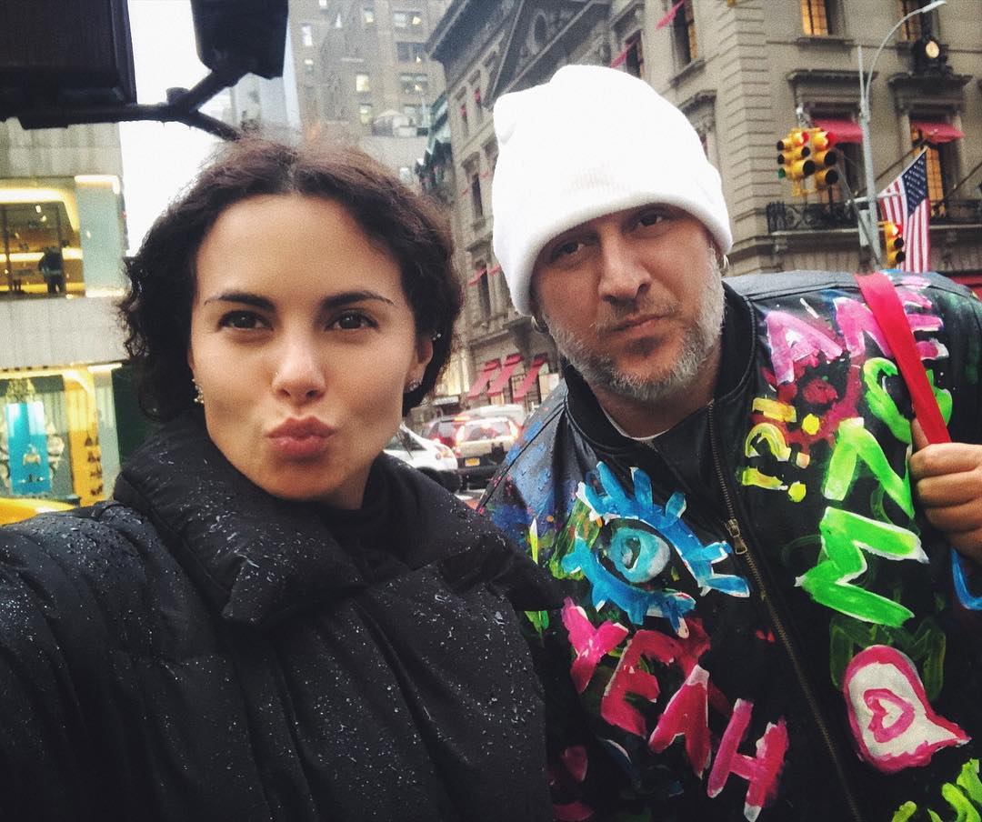 Ну сколько можно?: Потап и Настя заинтриговали поклонников ярким селфи в Нью-Йорке