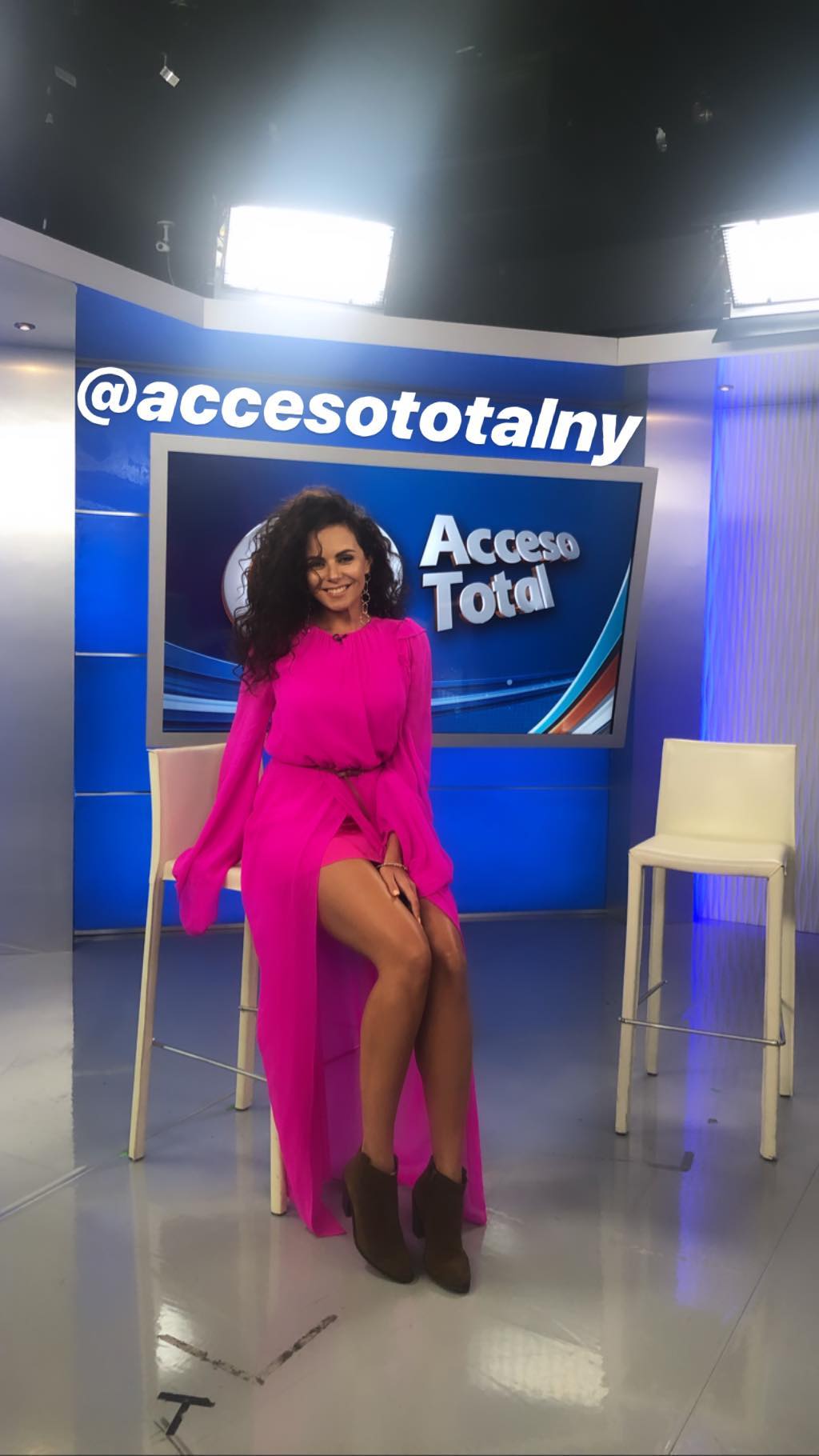 &quot;Не худей уже, хватит&quot;: новый образ Насти Каменских в воздушном платье покоряет сеть