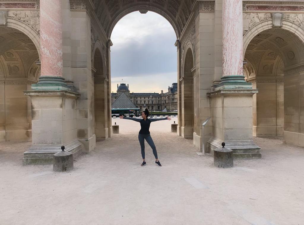 "Париж с тобой красивее": Настя Каменских показала активное утро во Франции