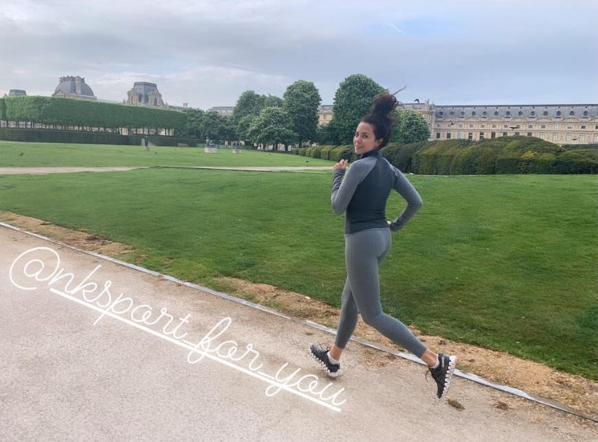 "Париж с тобой красивее": Настя Каменских показала активное утро во Франции