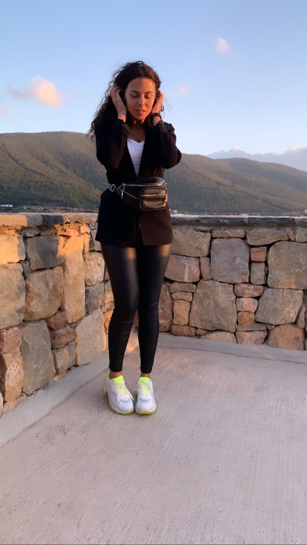 Настя Каменських в шкіряних лосинах похвалилася незабутнім тижнем (фото)