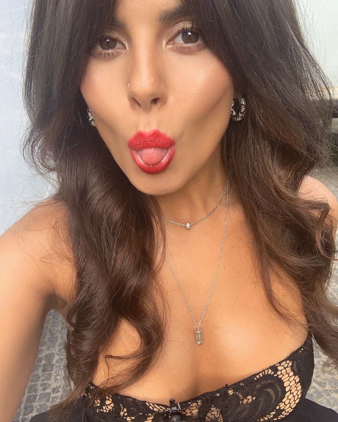 Зухвалий язичок і пишний бюст: Каменських схвилювала мережу грайливим фото