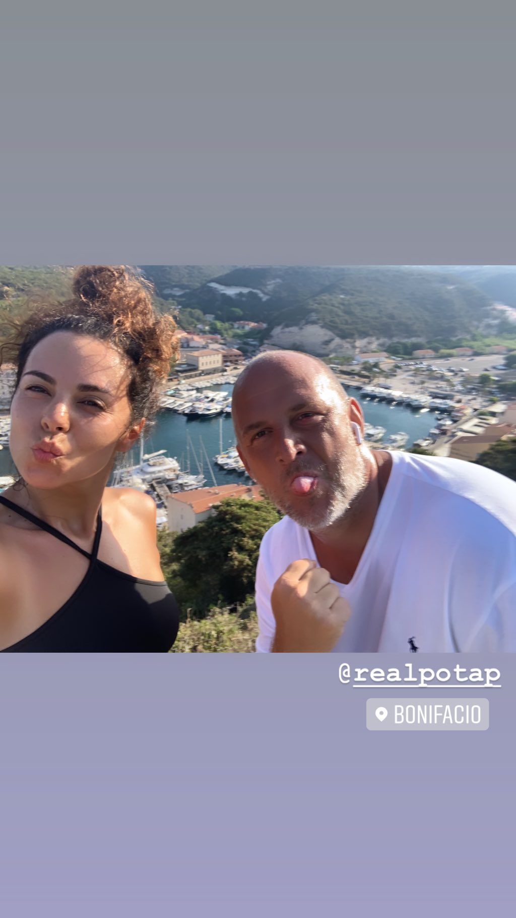 Спортивна красуня: Настя Каменських показала підтягнуті форми під час пробіжки на Корсиці