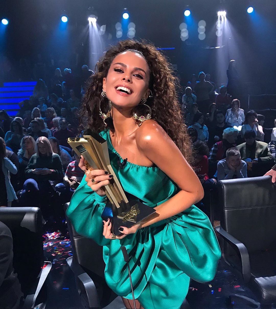 Это было невероятно: счастливая Настя Каменских стала "Певицей года"