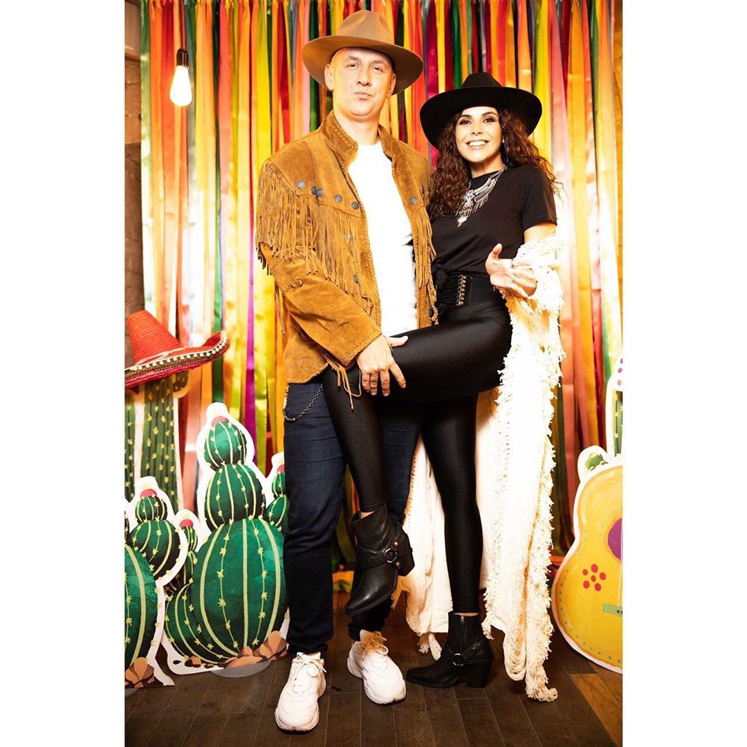 Веселились и танцевали: Настя Каменских показала красочные фото с корпоратива