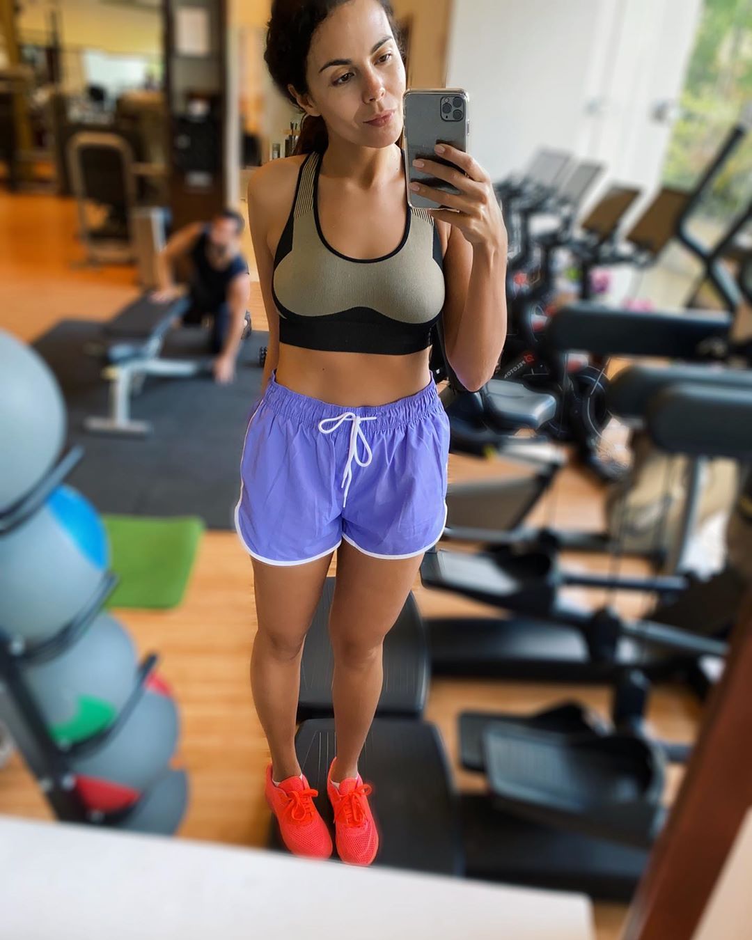 Кокетливые губки: Настя Каменских показала романтичный мейкап на День святого Валентина