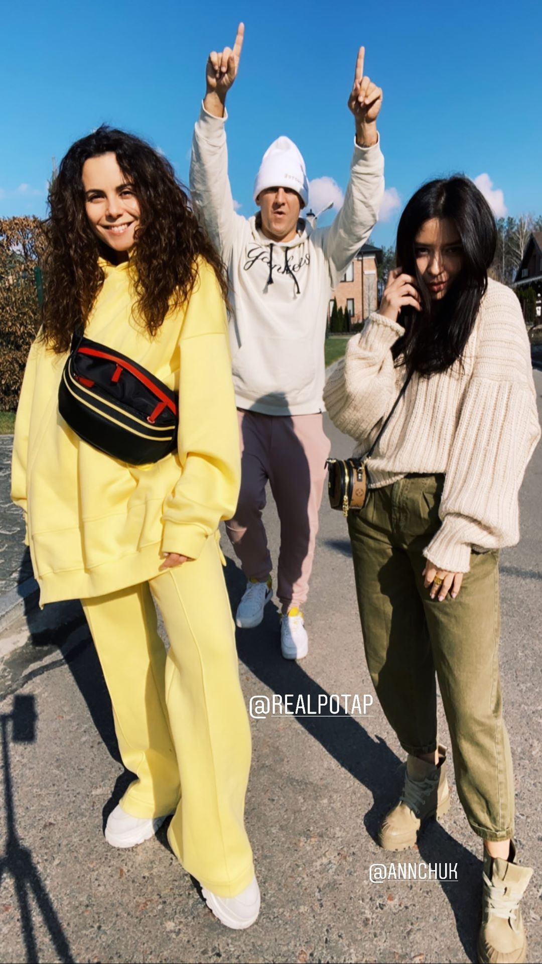 &quot;Сестра?&quot;: Настя Каменских показала еще одного члена своей семьи