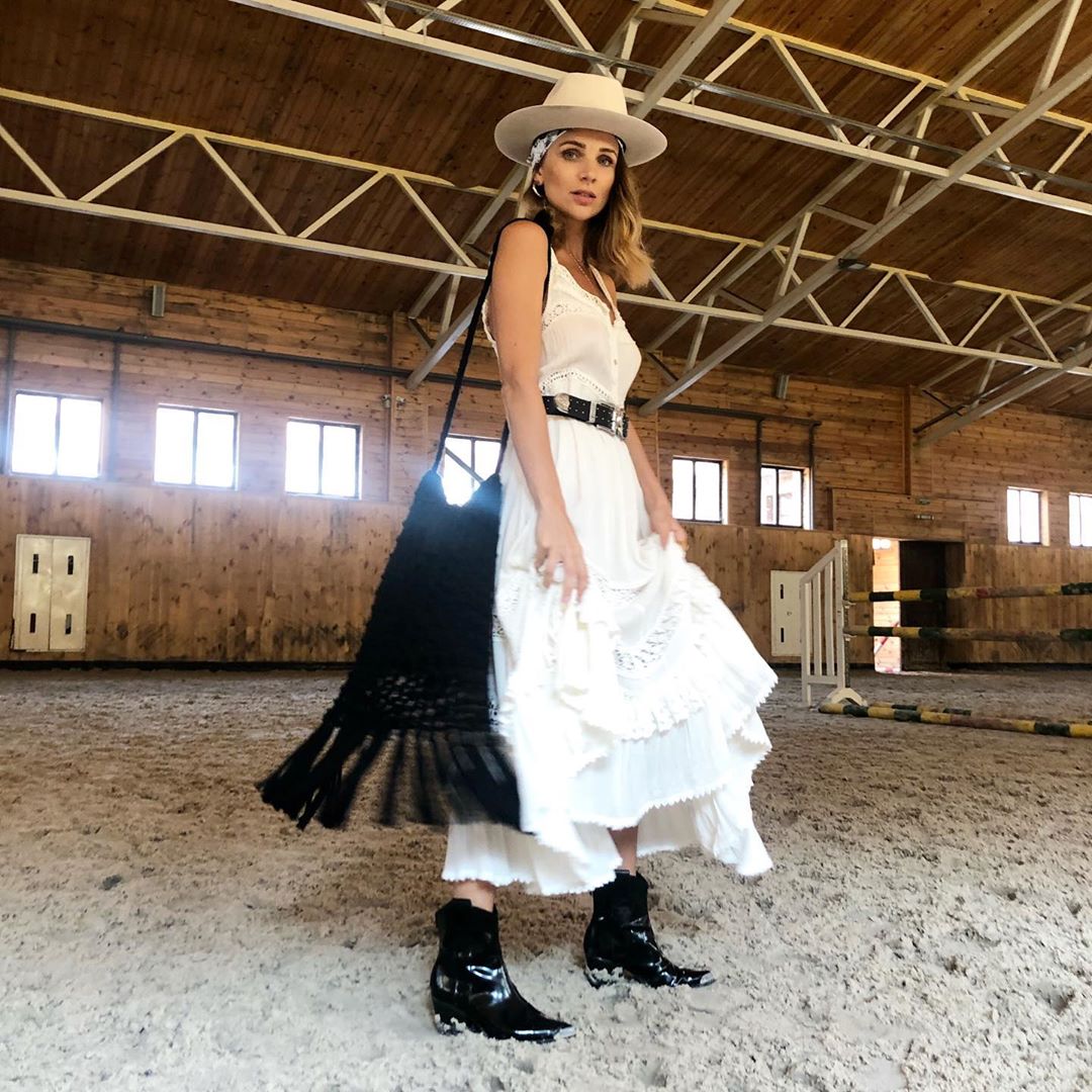 От еды до телефонов: Полякова, Тодоренко, Сумская и другие рассказали, что прячут в нижнем белье