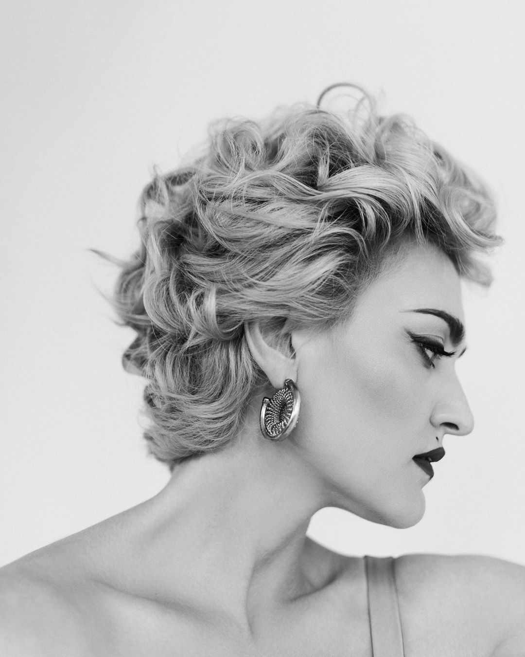 Українська Мадонна: Віра Кекелія підкорила мережу чуттєвими знімками в образі поп-діви