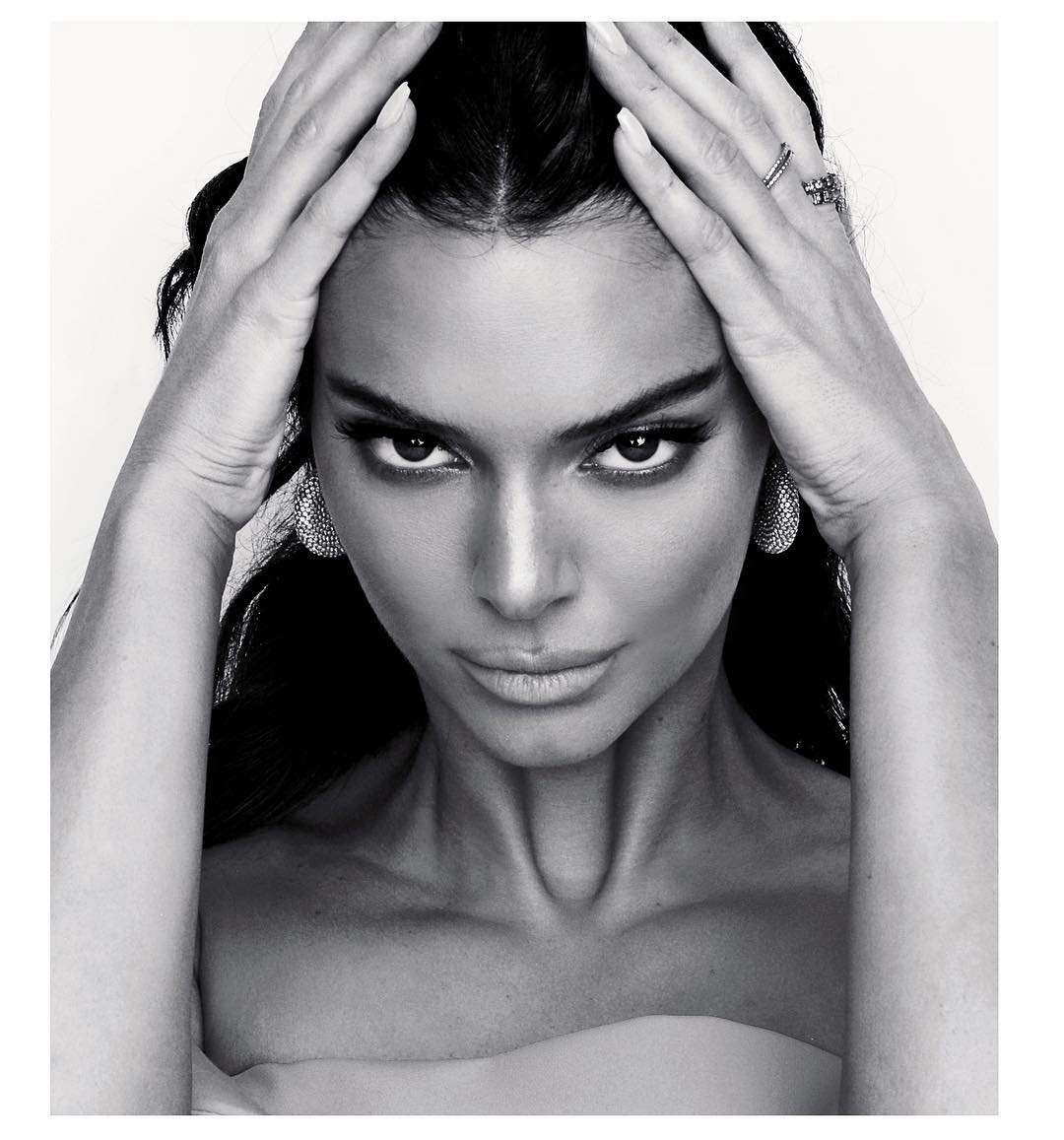 Одна краща за іншу: Кім Кардашьян і Кендалл Дженнер підірвали мережу &quot;гарячим&quot; фото