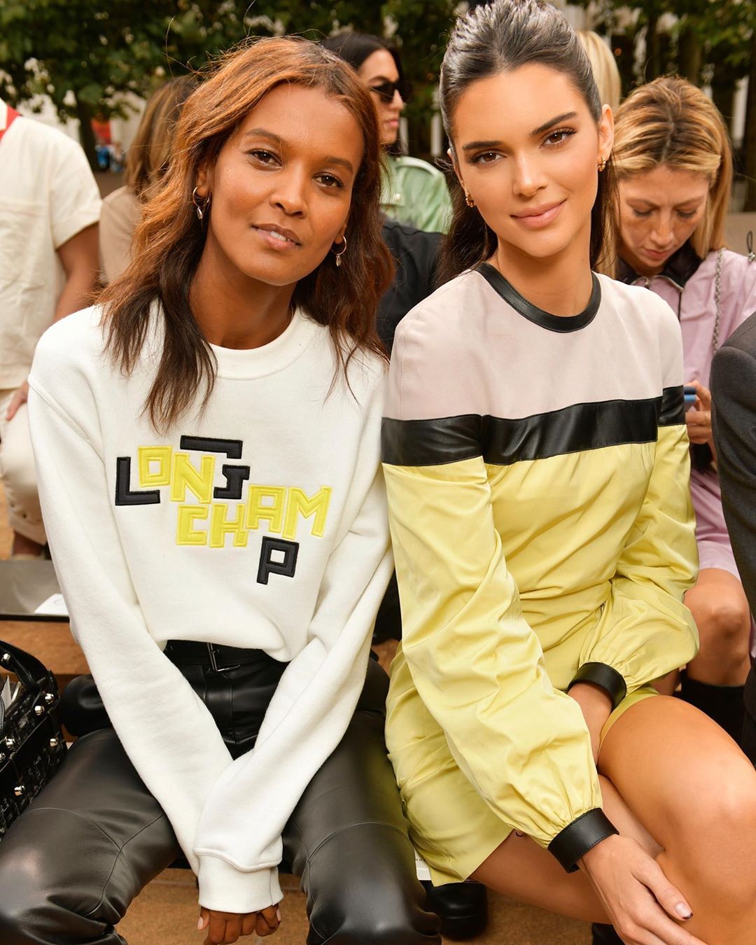 Без макіяжу і фільтрів: Кендалл Дженнер спокушає оголеними фото з ліжка