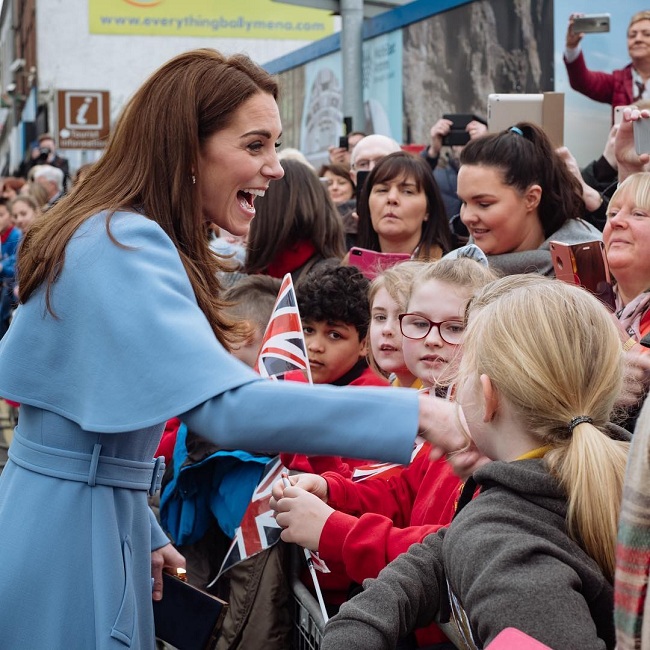 Чарівна &quot;морячка&quot;: Кейт Міддлтон блищить в небесно-блакитному пальто від Alexander McQueen