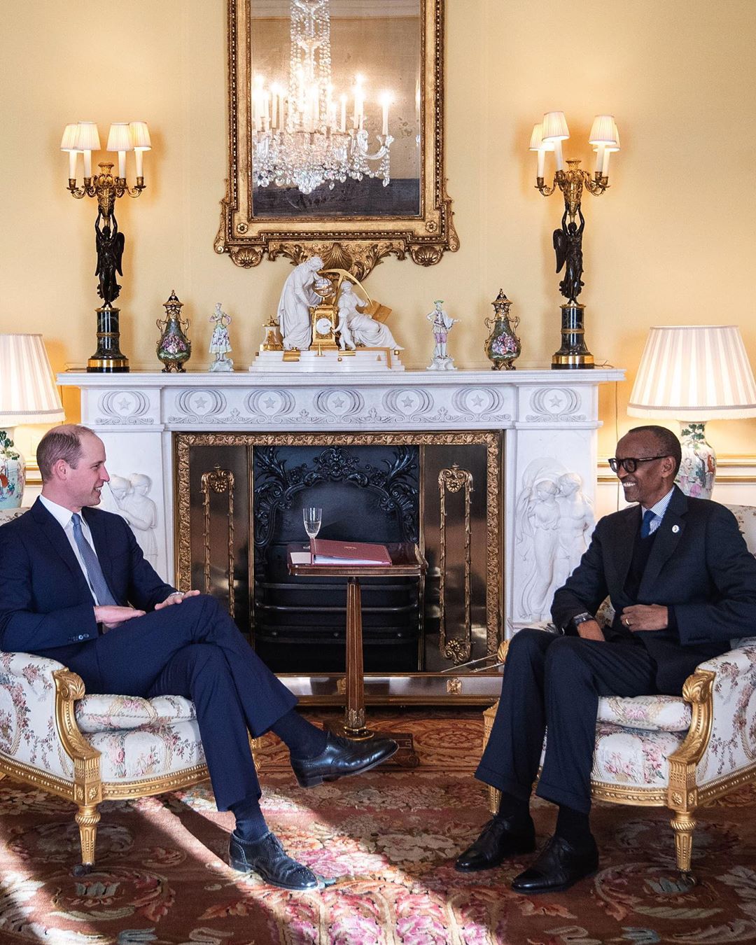 Кейт Миддлтон в платье из прозрачного тюля покорила эффектным образом на первом сольном приеме принца Уильяма