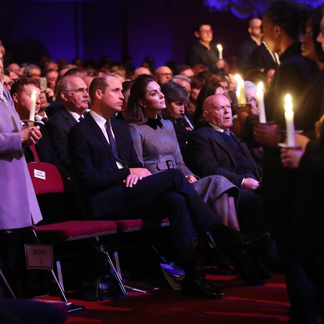 Кейт Міддлтон в "сукні-школярки" показала ідеальний ансамбль для урочистих випадків