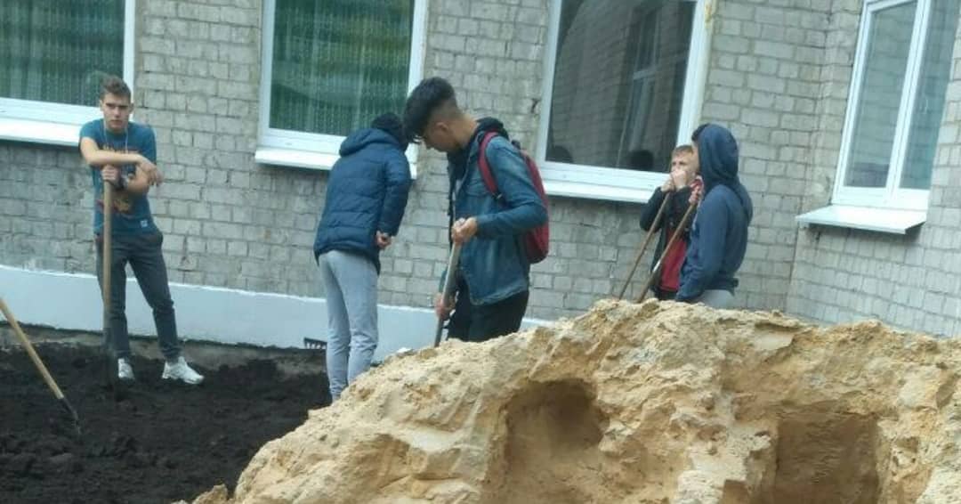 Нужны мальчики в рабочей форме: в Харькове вспыхнул жуткий школьный скандал