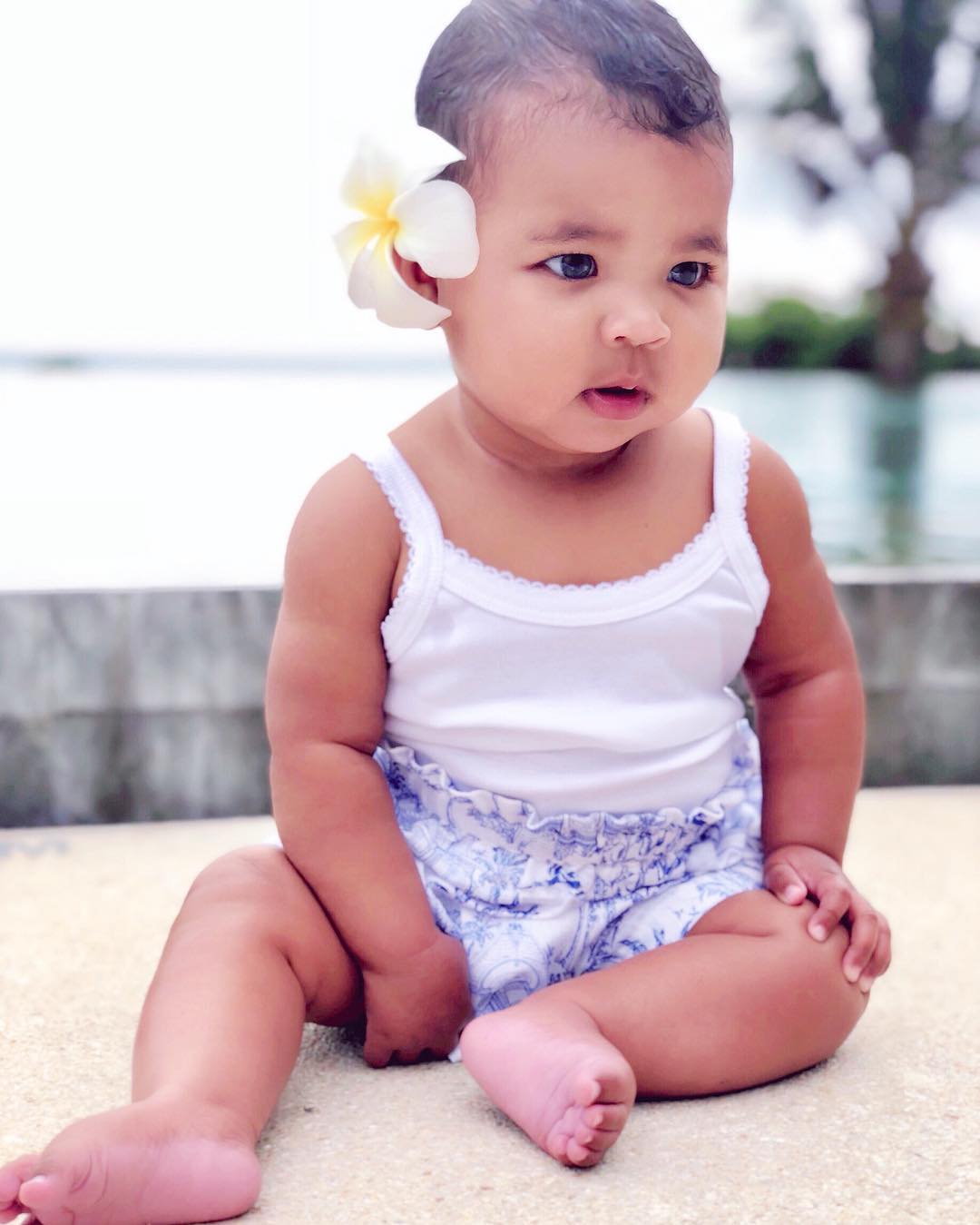 Хлое Кардашьян похвасталась стройной фигурой после родов