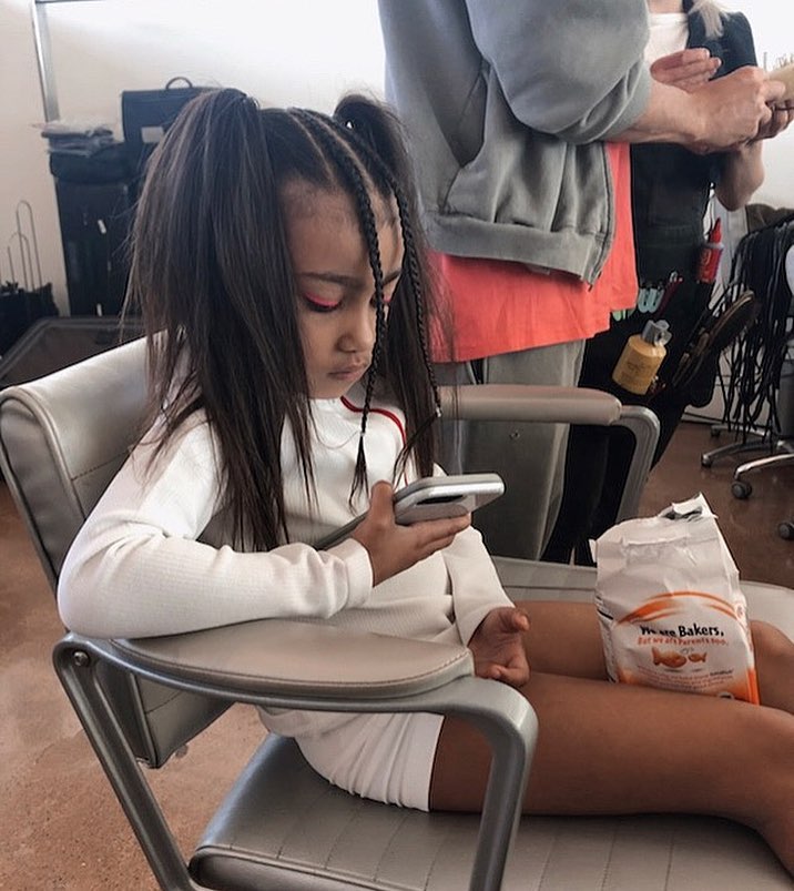 Він ідеальний: Кім Кардашьян вперше показала обличчя новонародженого сина