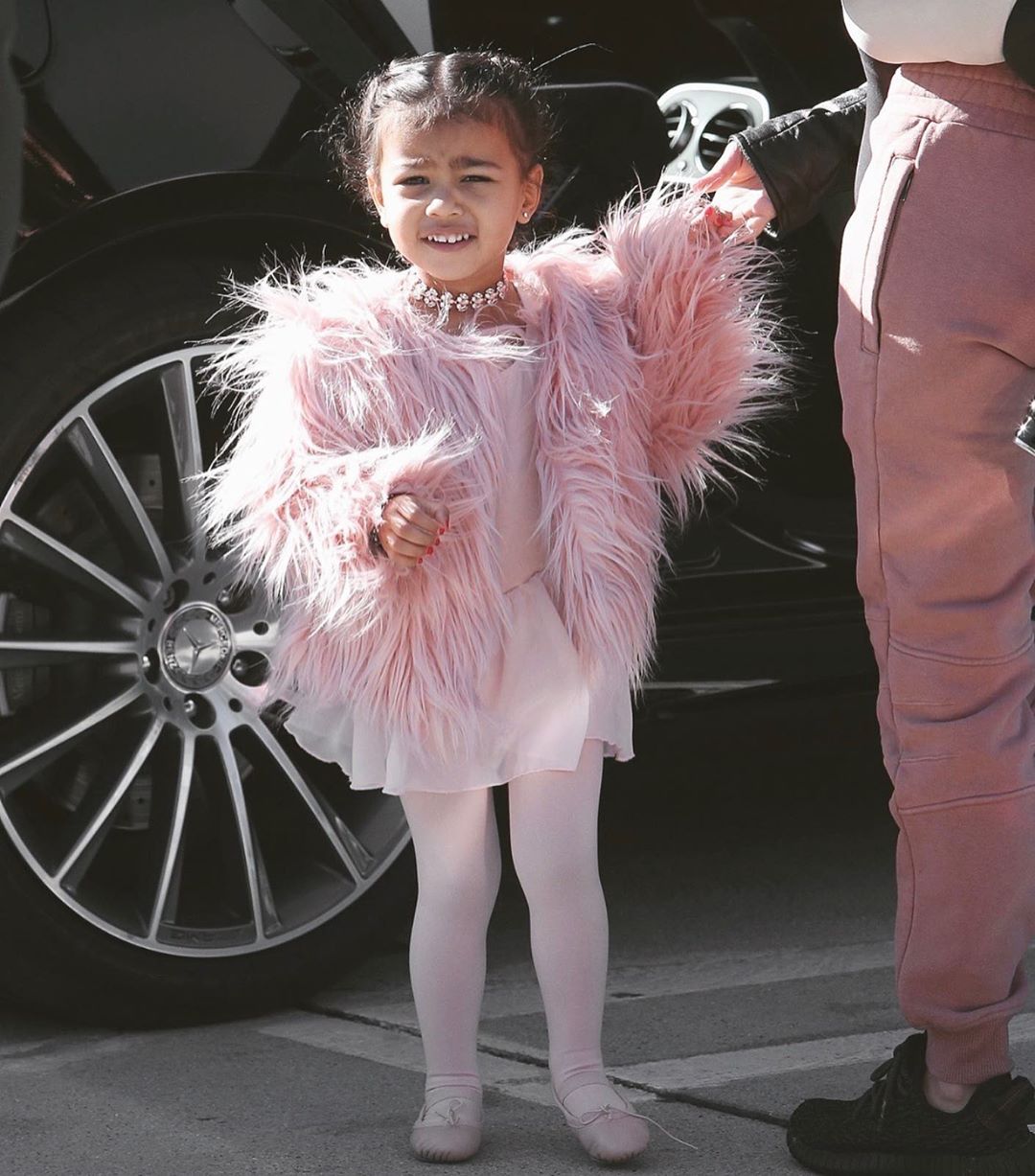 Это так мило! Ким Кардашьян растрогала сеть редкими фото младших детей