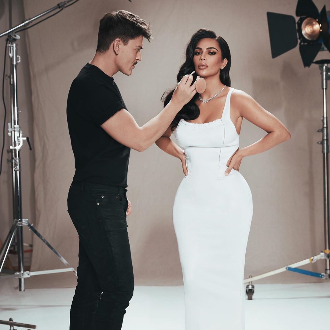 Всім сяяти! 3 варіанта новорічного макіяжа в стилі сестер Кардашьян-Дженнер