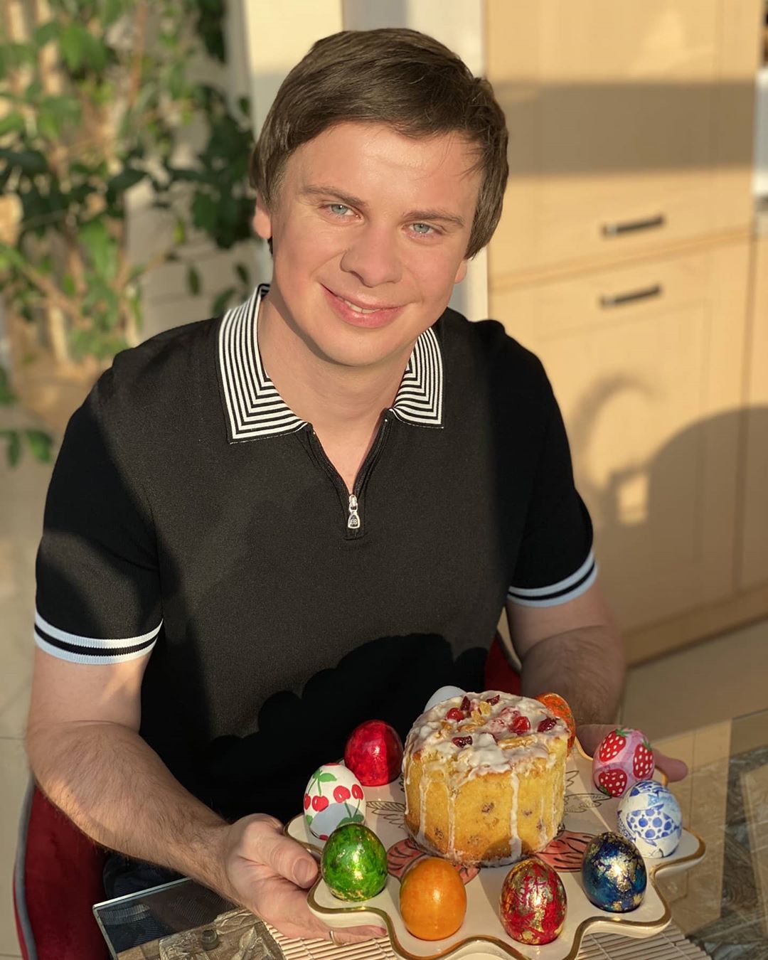 Перша в нашому сімейному житті: Дмитро Комаров похвалився паскою, що спекла його дружина