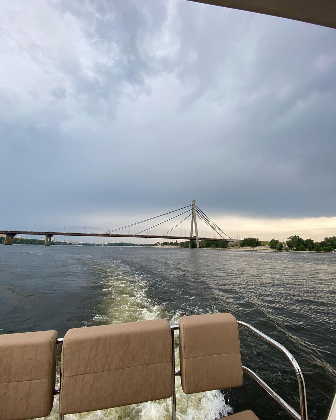 Красотка! Катя Осадчая в купальнике показала семейную прогулку по Днепру