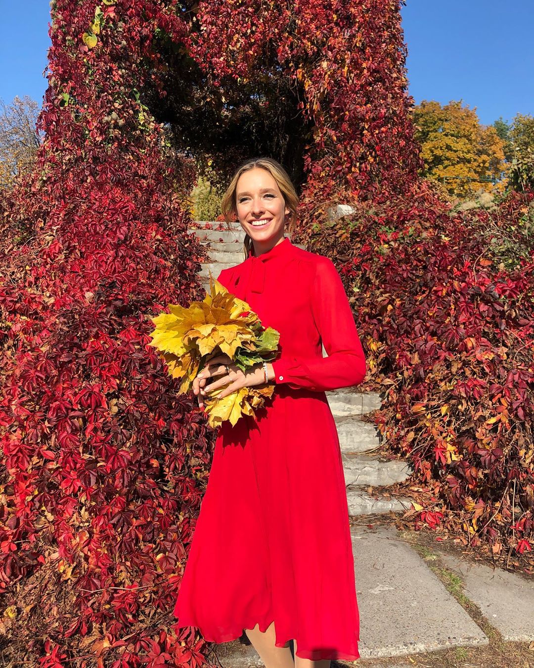 Дівчина-осінь: Осадча в яскравому вбранні поділилася надихаючою порадою