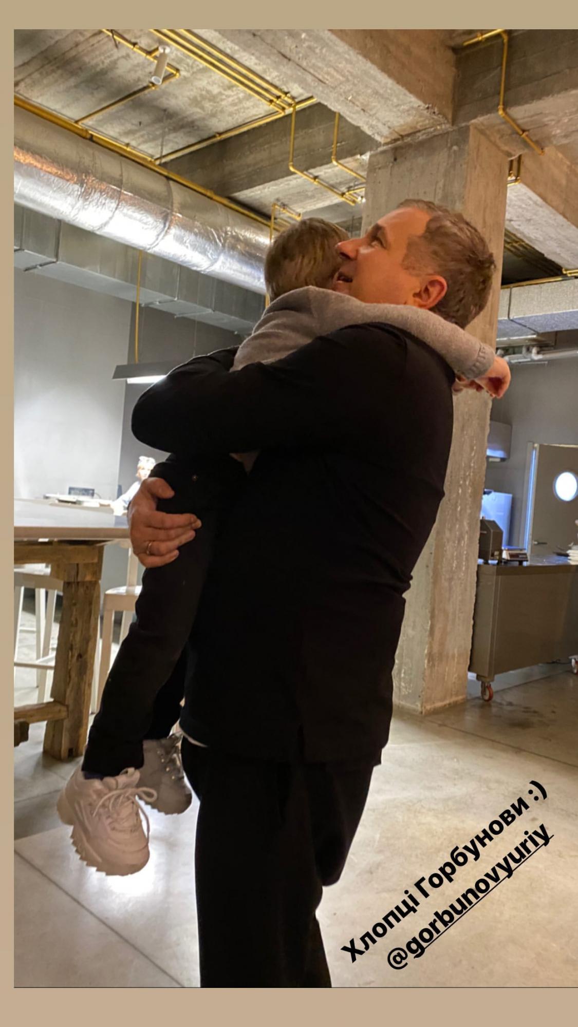 Парни Горбуновы: Катя Осадчая умилила абсолютным счастьем сына и мужа