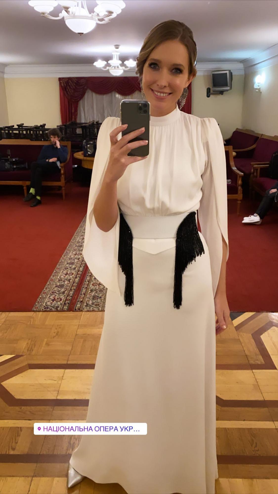 Мужчины завидуют: Горбунов неожиданно засветился в компании двух очаровательных спутниц