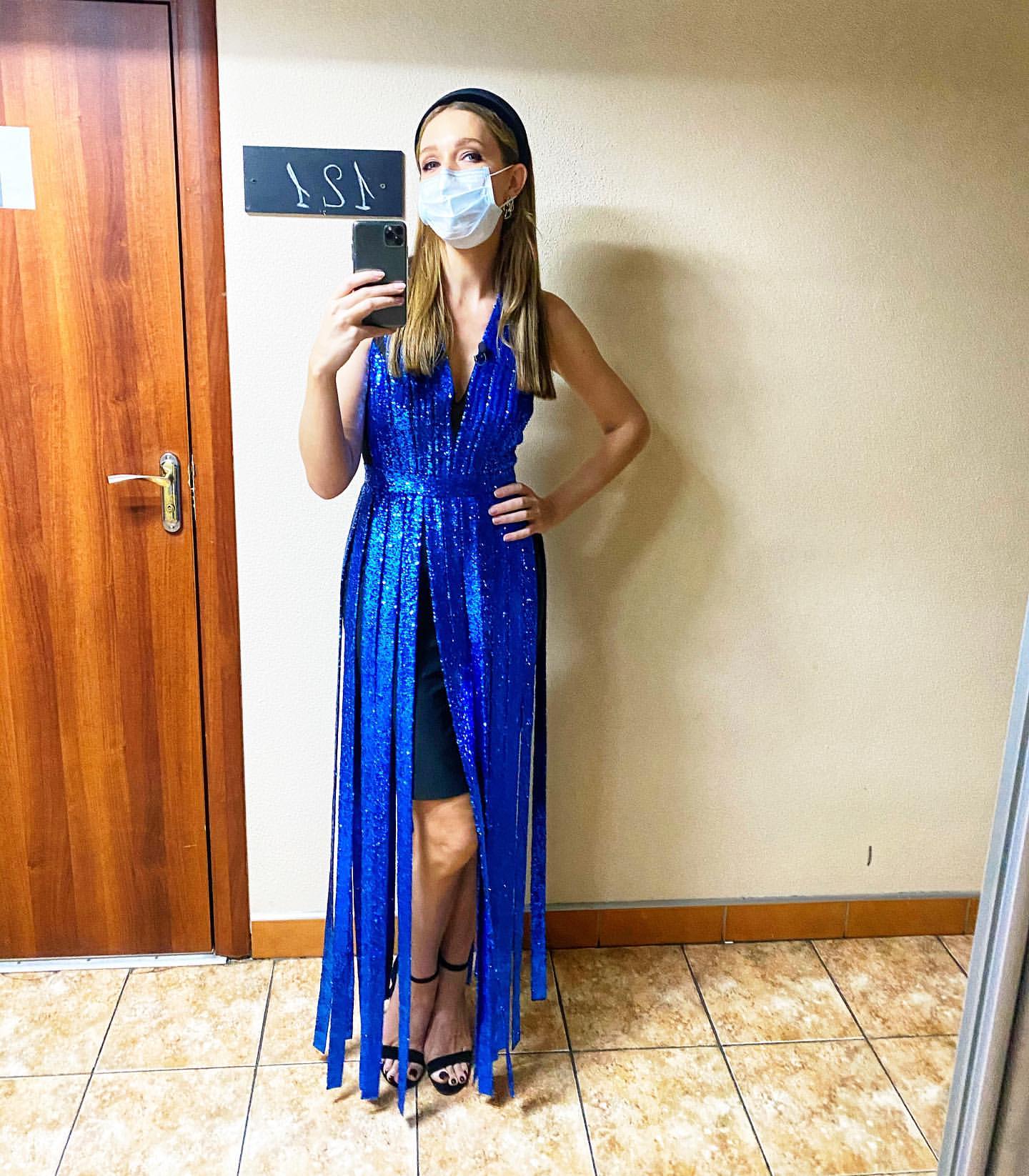 У масці і вечірній сукні: Катя Осадча відкрила таємницю каратинных буднів на роботі