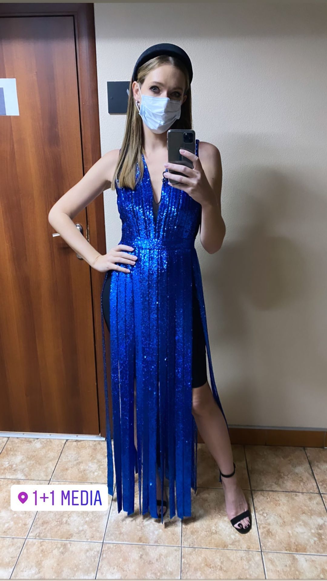 У масці і вечірній сукні: Катя Осадча відкрила таємницю каратинных буднів на роботі