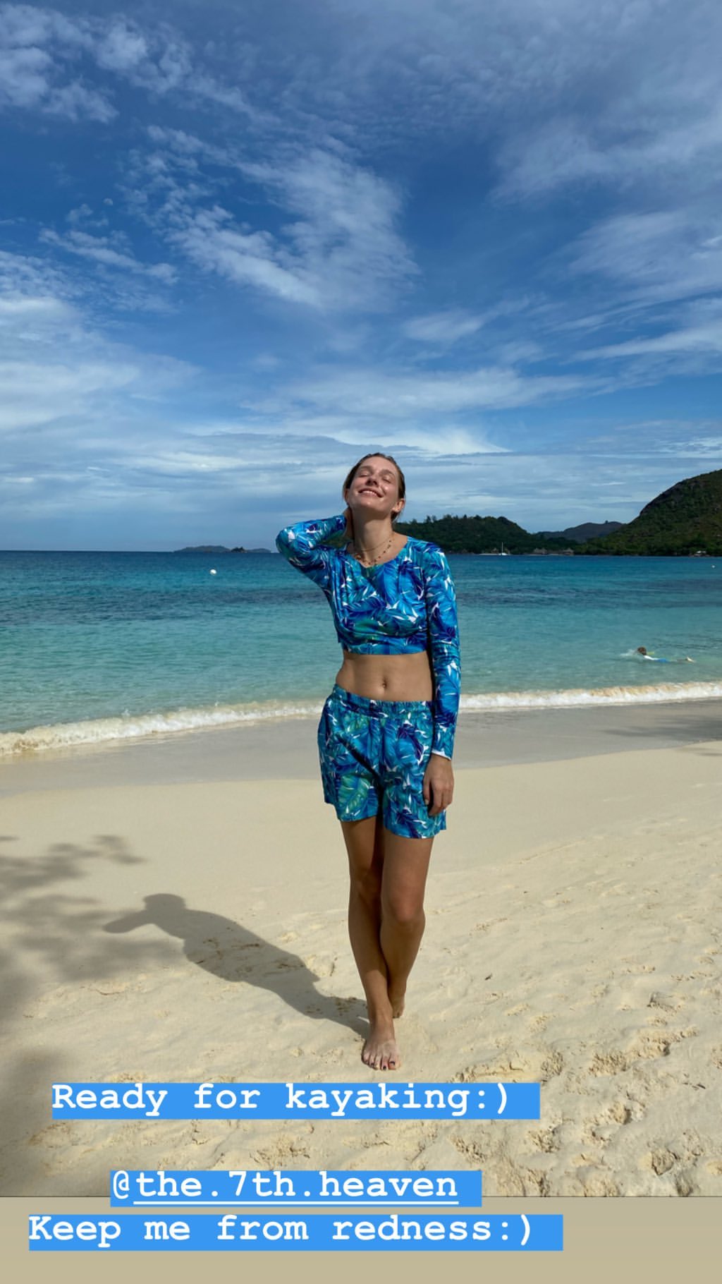 Райская пташка: Катя Осадчая восхищает точеной фигурой в эффектных курортных луках