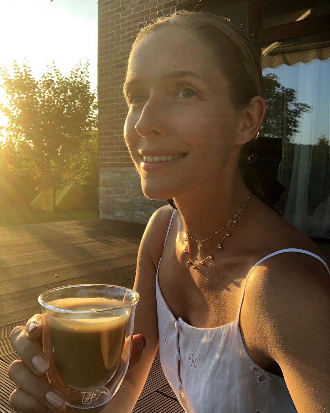 35-летняя Катя Осадчая поразила сияющим внешним видом без грамма макияжа