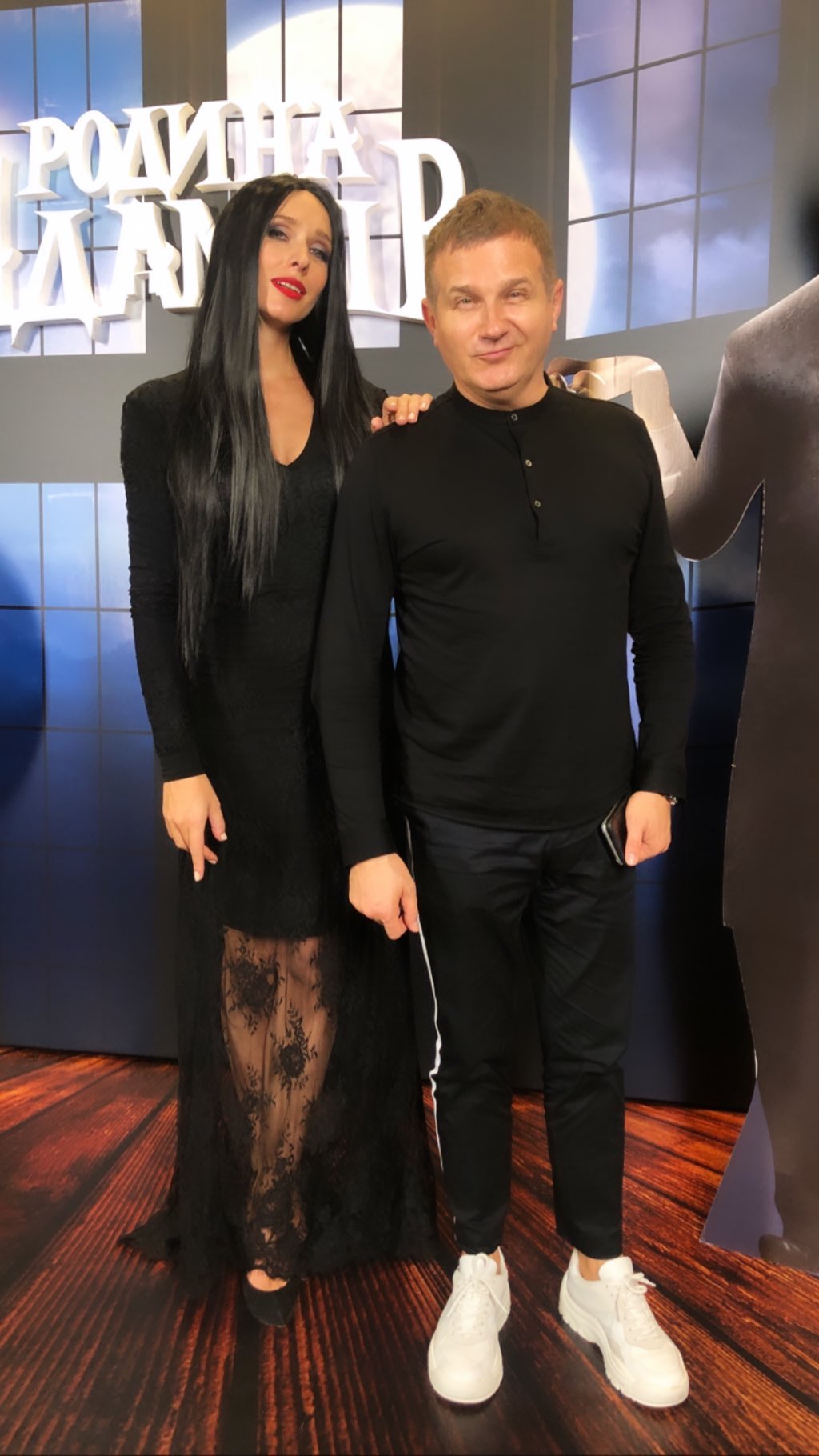 "Неймовірна брюнетка": Катя Осадча вразила кардинальною зміною іміджу