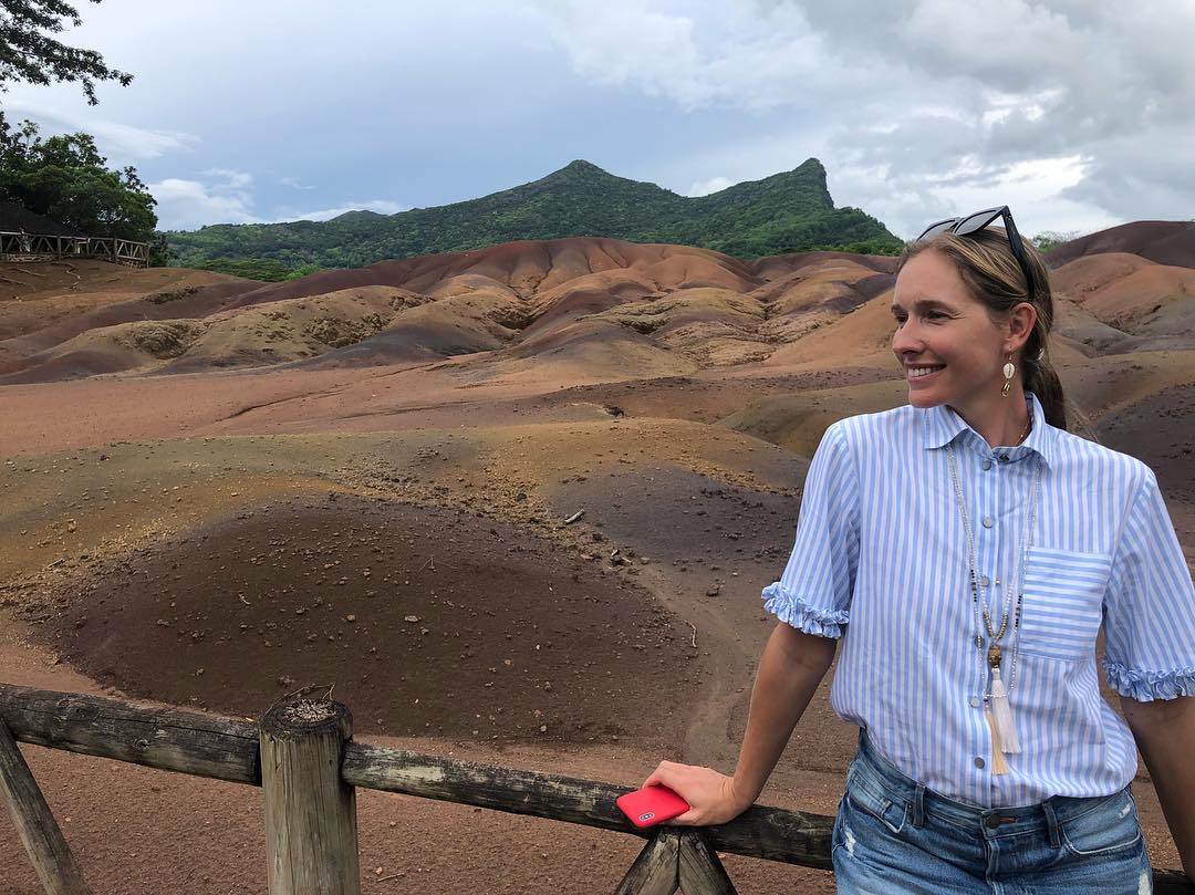 Осадчая посетила разноцветные пески Шамарель