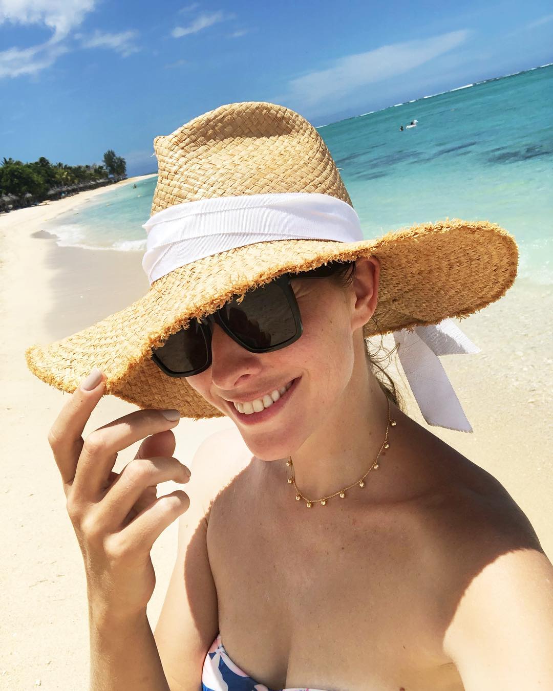 Без макияжа и в купальнике: Осадчая поделилась фото с Маврикия