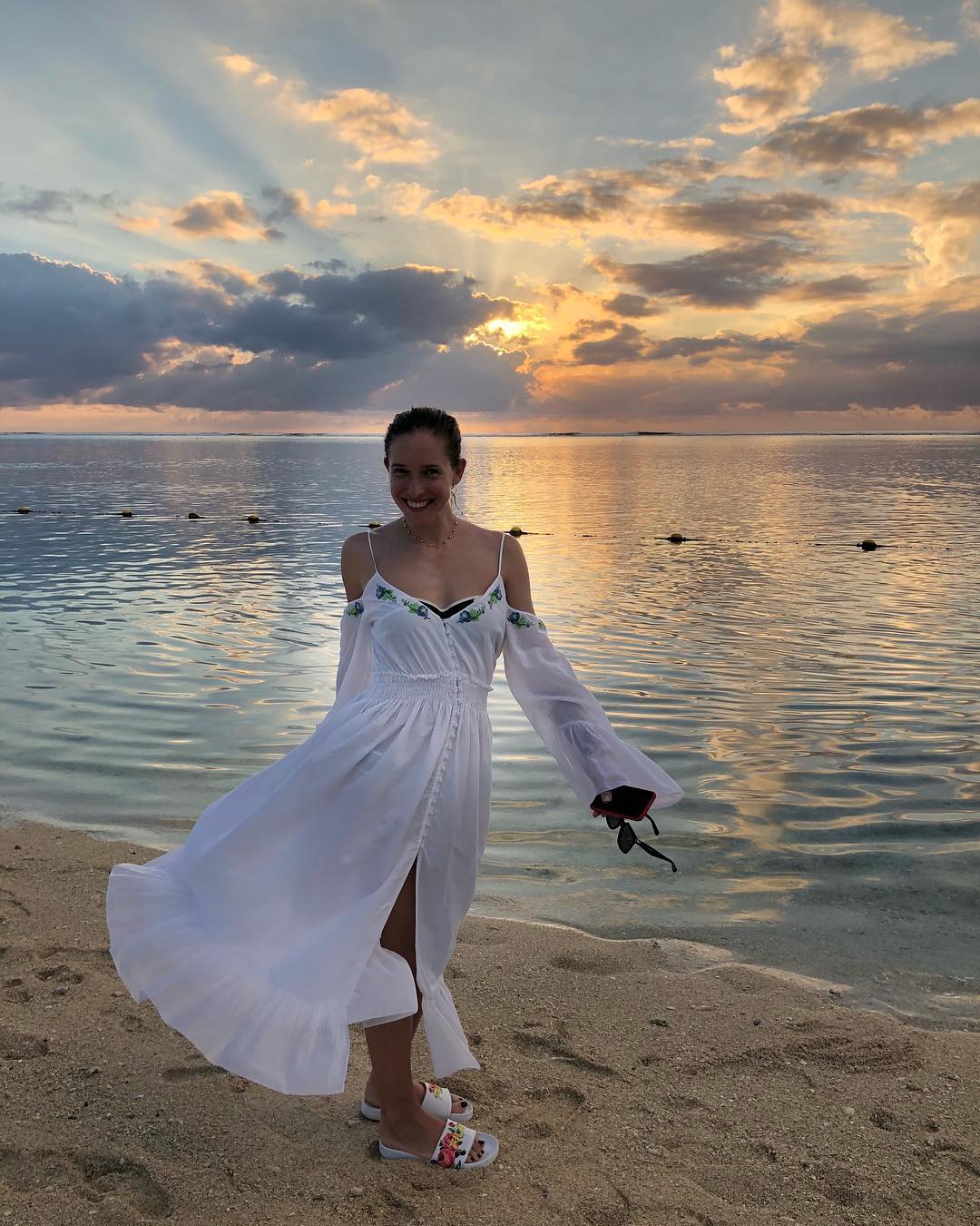 "Выглядит беременной": Осадчая взбудоражила сеть фото с отдыха