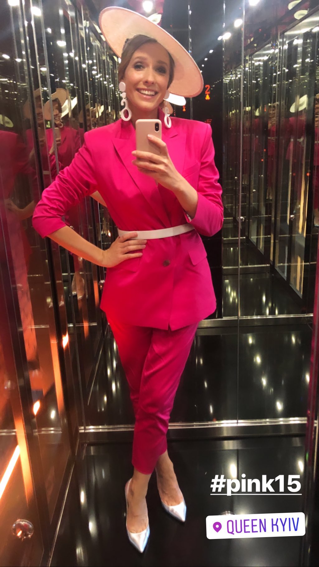 Солодка цукерочка: Катя Осадча полонила вишуканим образом в рожевих тонах