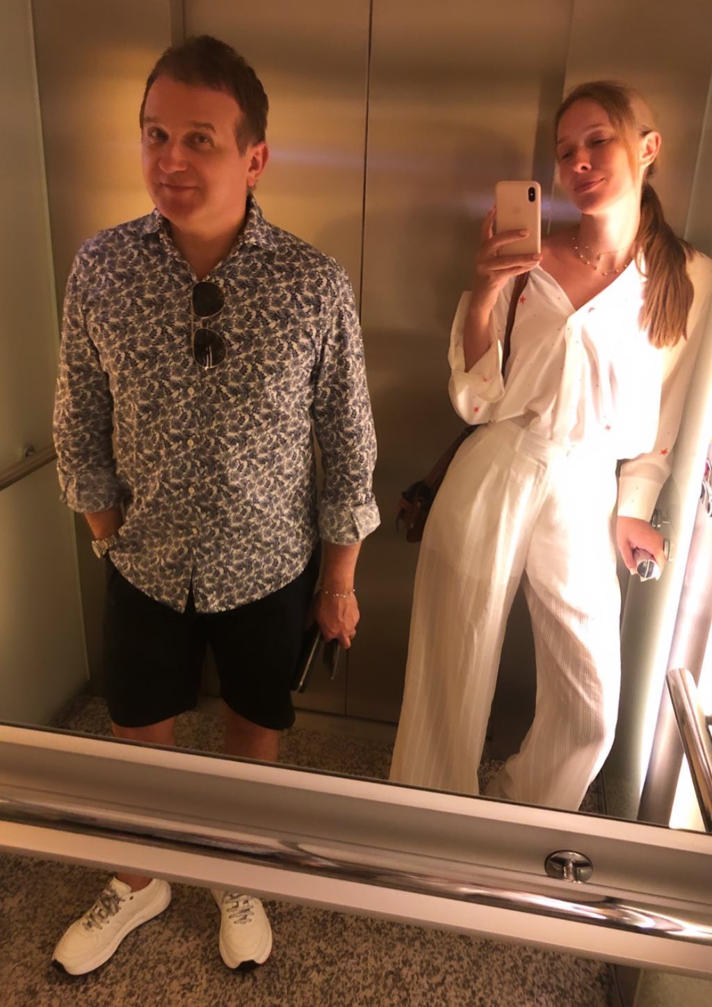 Катя Осадчая показала роскошный летний образ на фоне не менее прекрасного заката в Киеве