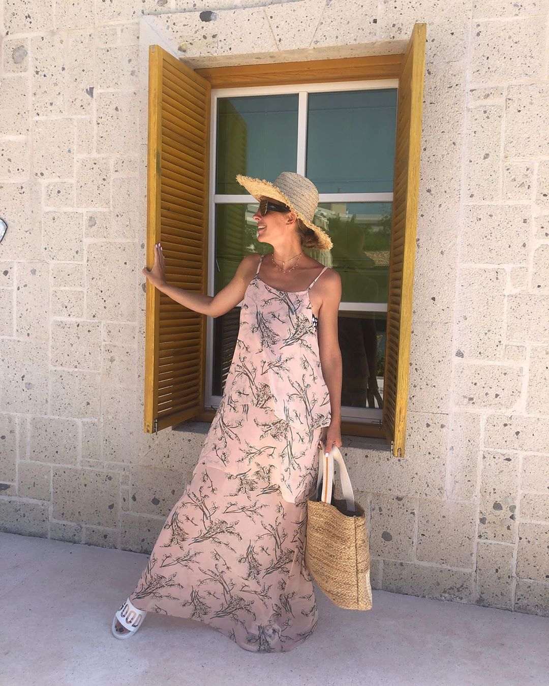 Катя Осадча підкорила ультрастильним пляжним образом від українського дизайнера