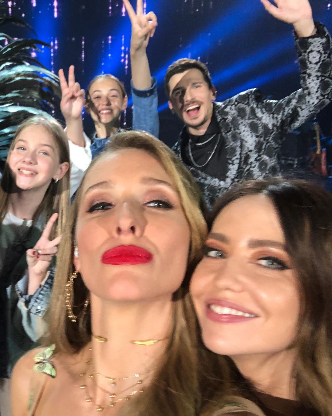 Катя Осадча та Юрій Горбунов підкорили романтичними образами в суперфіналі 5-го сезону шоу Голос. Діти