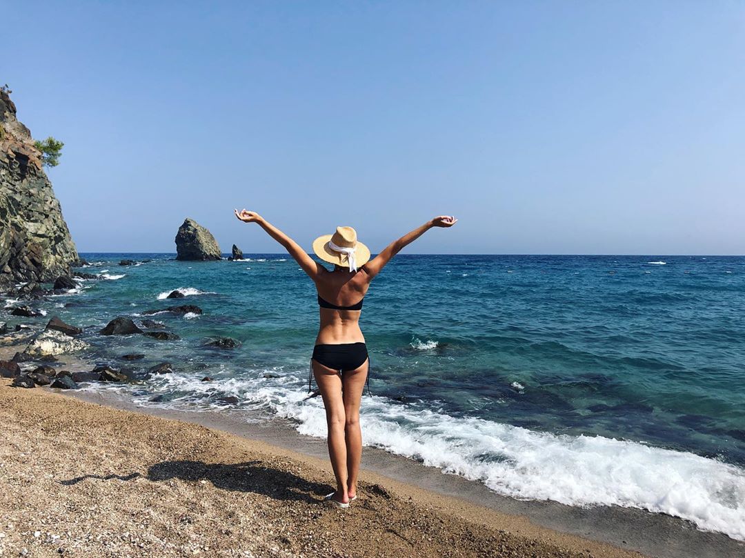 "Я щаслива", 35-річна Катя Осадча підкорила стрункістю в купальнику