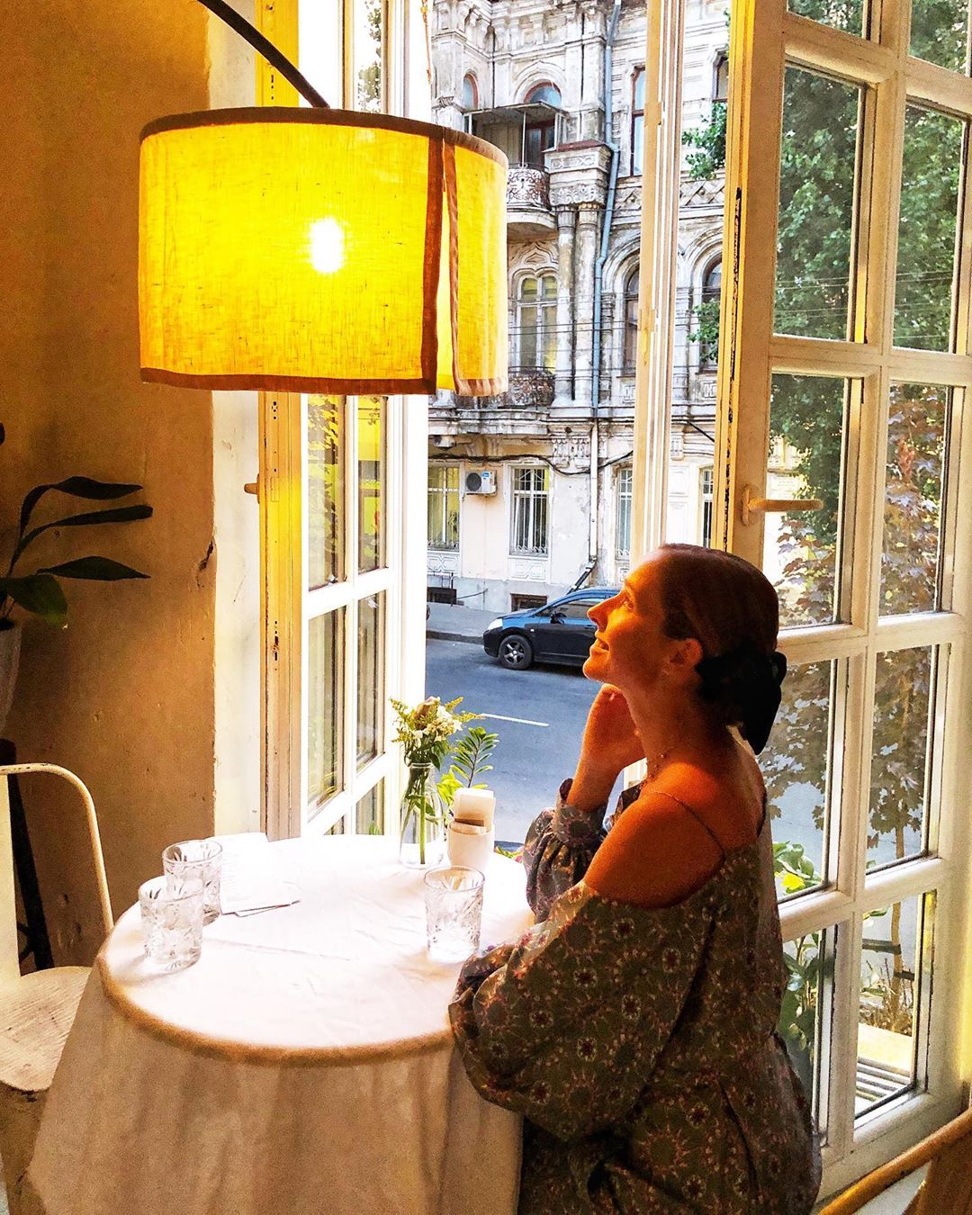 "Ніжність і естетика": Катя Осадча без макіяжу вразила молодістю і красою