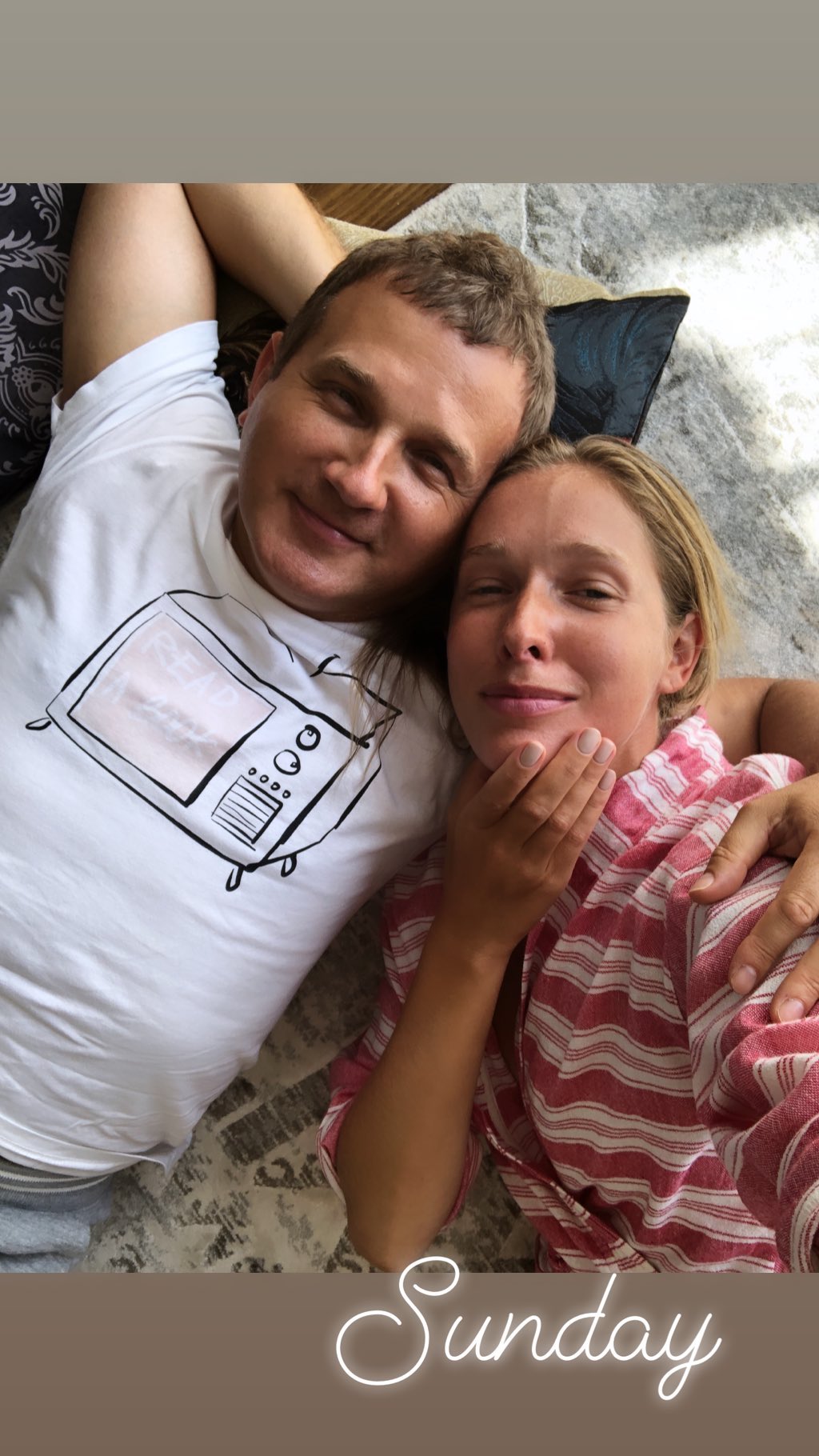 "Правда круто?": Юрій Горбунов заінтригував "постільним" фото з Осадчою