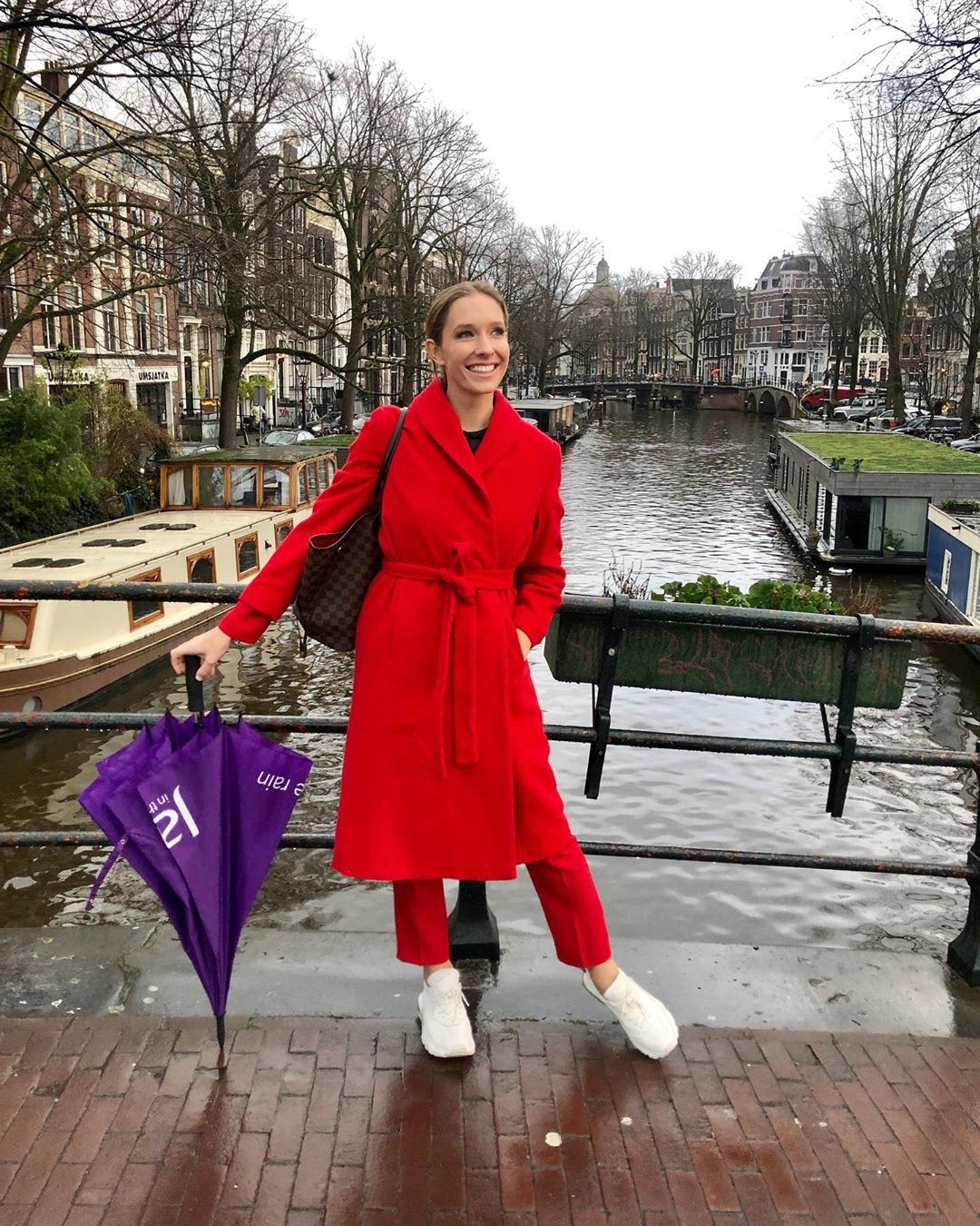 Леди в красном: стильная Катя Осадчая показала, как провела время в Амстердаме