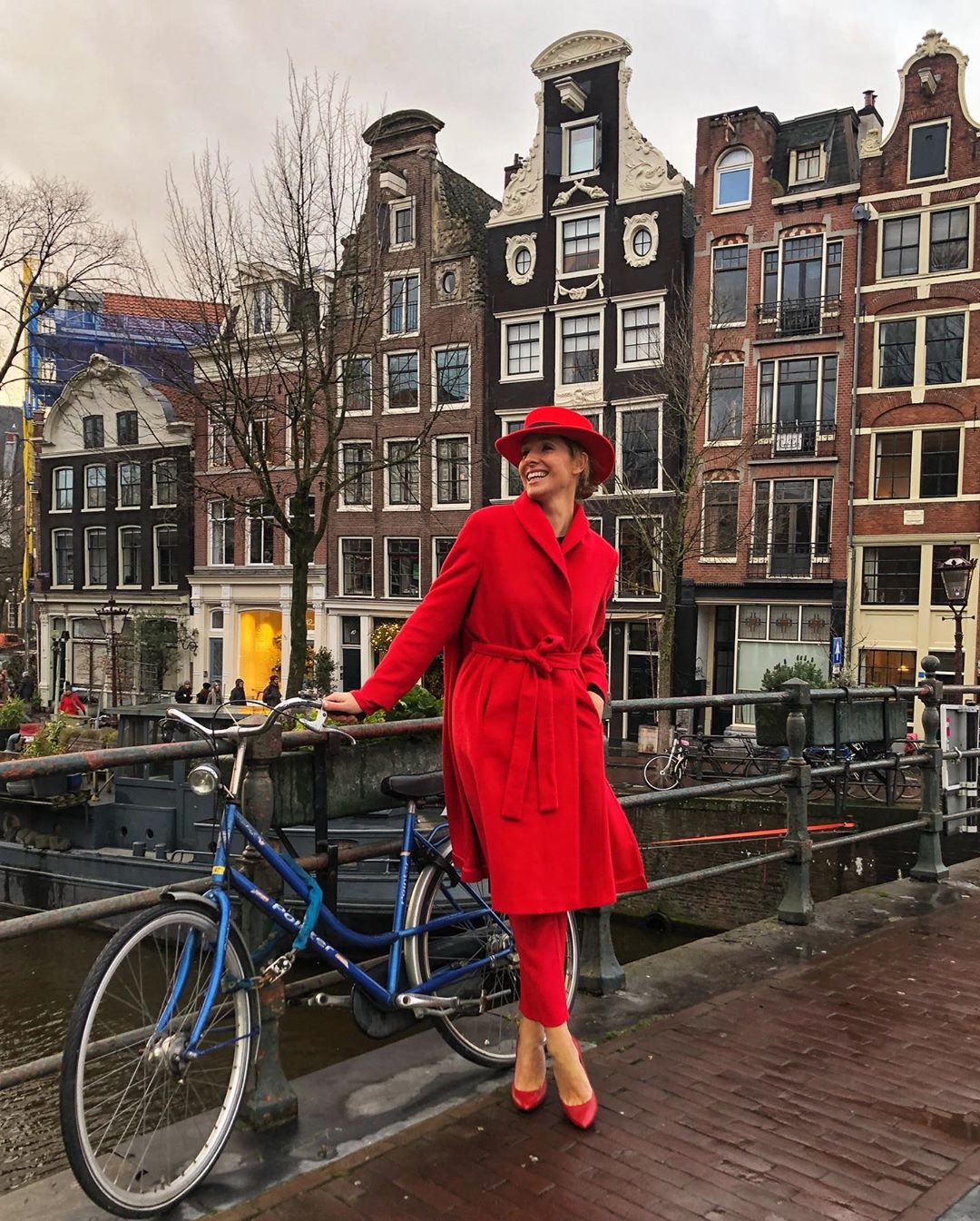 Стильна наречена: Катя Осадча блиснула стрункою фігурою в білосніжній сукні