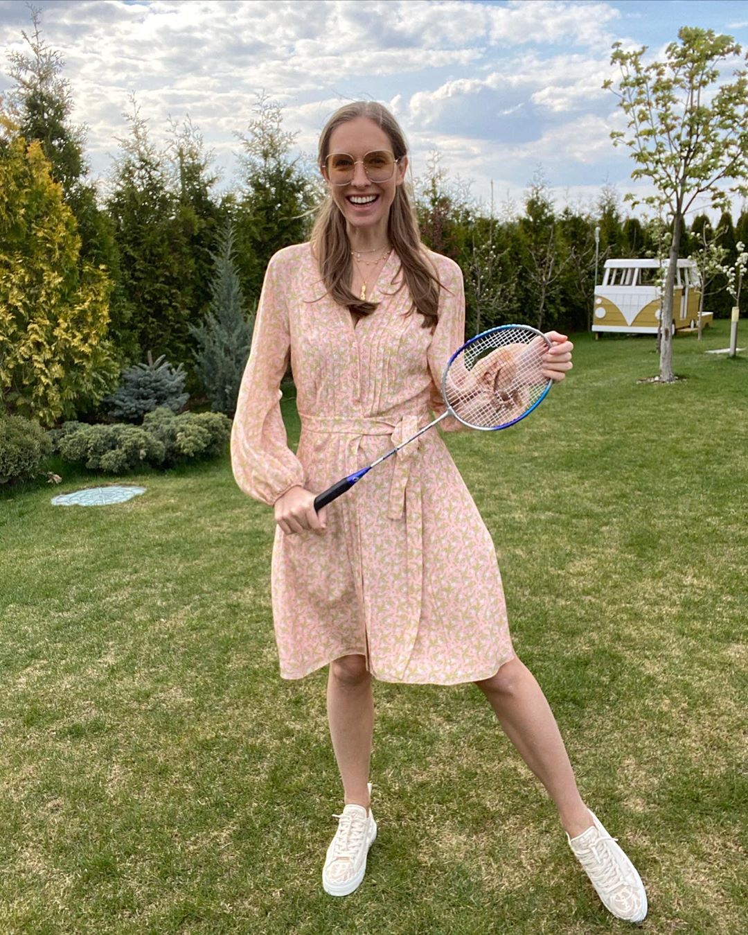 Боса і без макіяжу: Катя Осадча зачарувала романтичним хіпі-образом