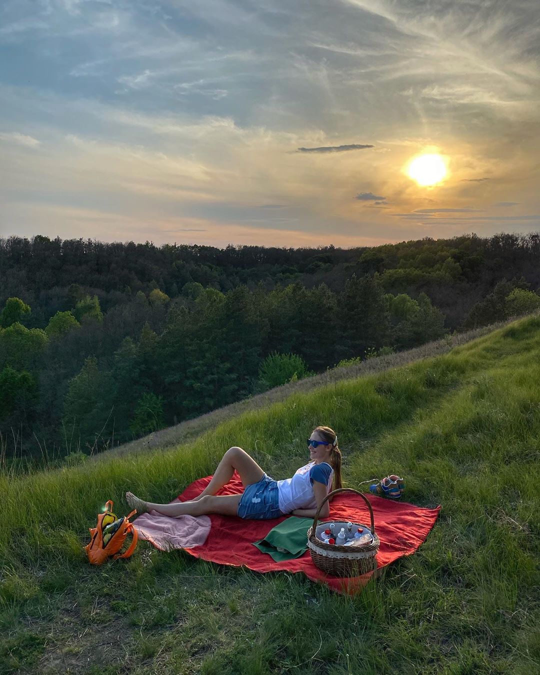 Справжня модель: Катя Осадча показала несподіваний образ в міні-шортах