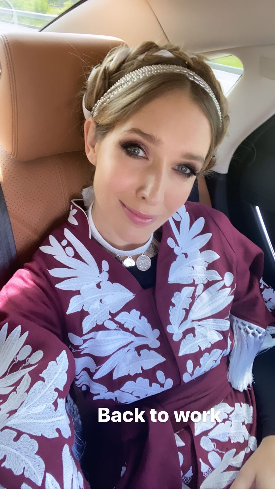 Катя Осадчая отправилась на "звездный пикник" с беременной Алешей и Тополей в поле с тюльпанами