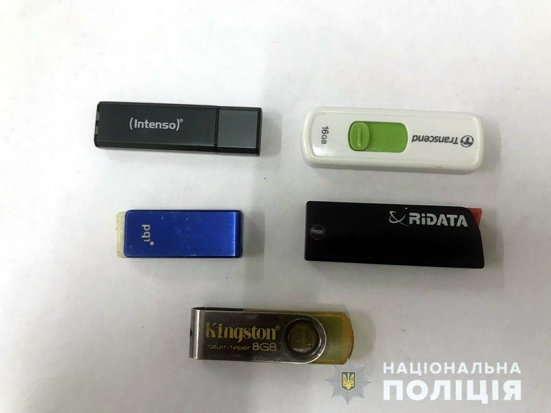 У Миколаєві злодійка обчистила пацієнтів лікарні: вкрала півсотні гаманців та сумок (фото)